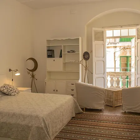 Vincenti Strait Street * 瓦莱塔