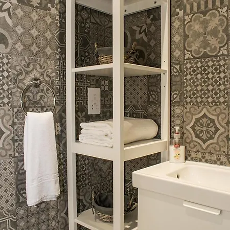 Vincenti Strait Street