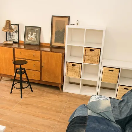 Vincenti Strait Street