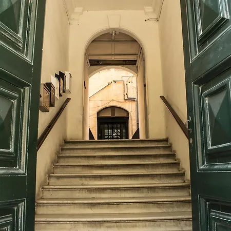 Vincenti Strait Street *