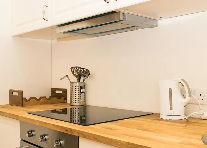 Vincenti Strait Street *