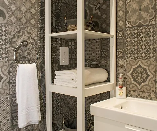 Vincenti Strait Street