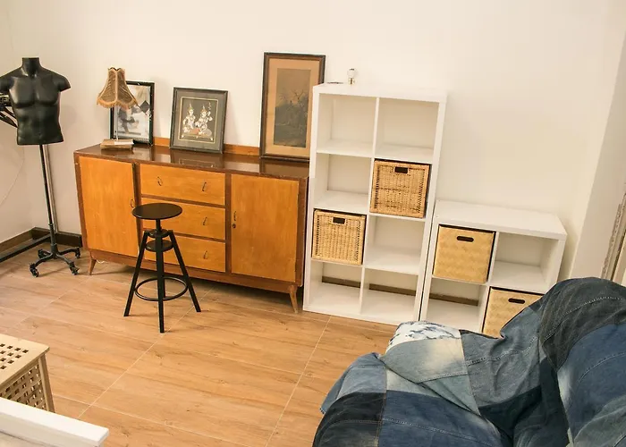 Vincenti Strait Street