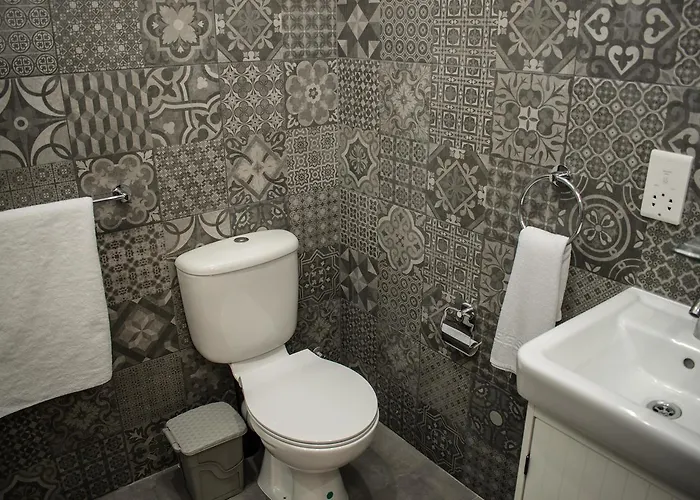 Vincenti Strait Street *