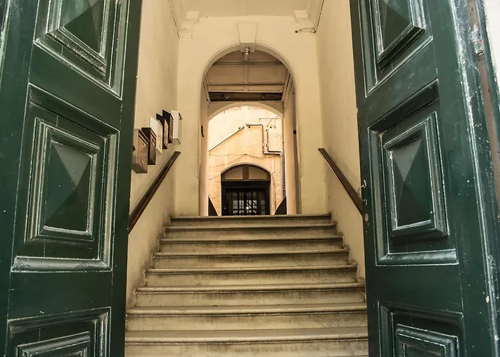 Vincenti Strait Street *